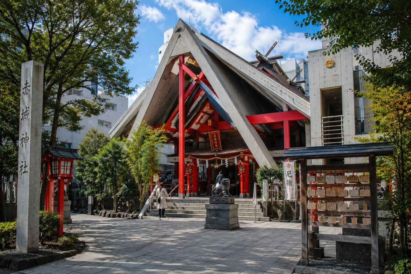 Kagurazaka and Yotsuya Little France Private Walking Tour