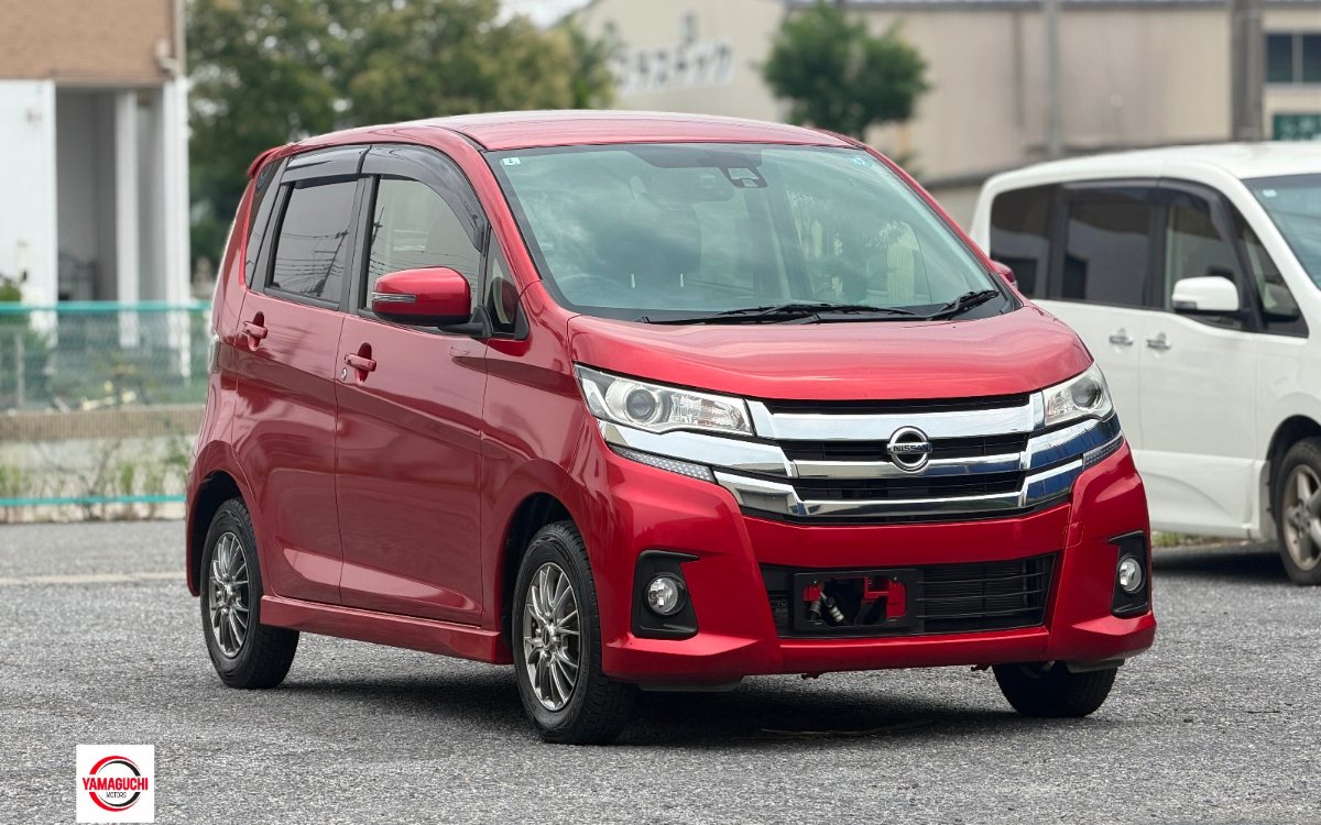 Economy Kei class example: Nissan Dayz at Yamaguchi Motors, Ota