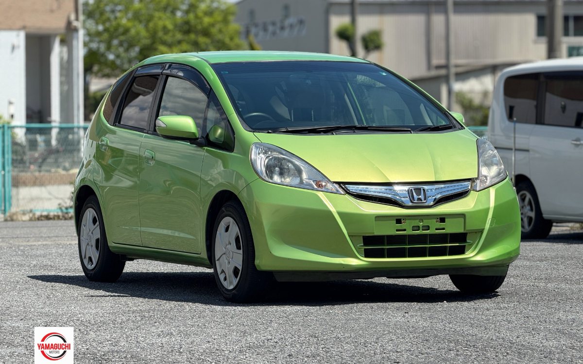Hybrid Compact class example: Honda Fit Hybrid at Yamaguchi Motors, Ota