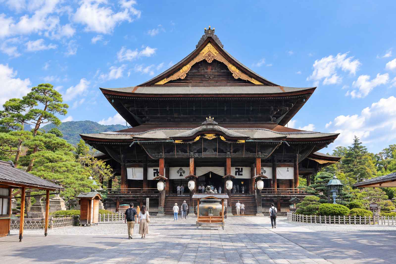 Zenkoji & Togakushi - Private Day Tour from Tokyo