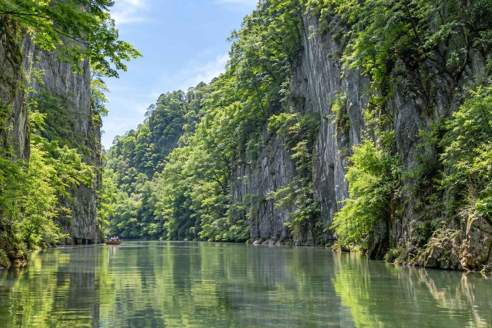 From Tokyo: 2-Day Geibikei Gorge Boat Customizable Tour 5