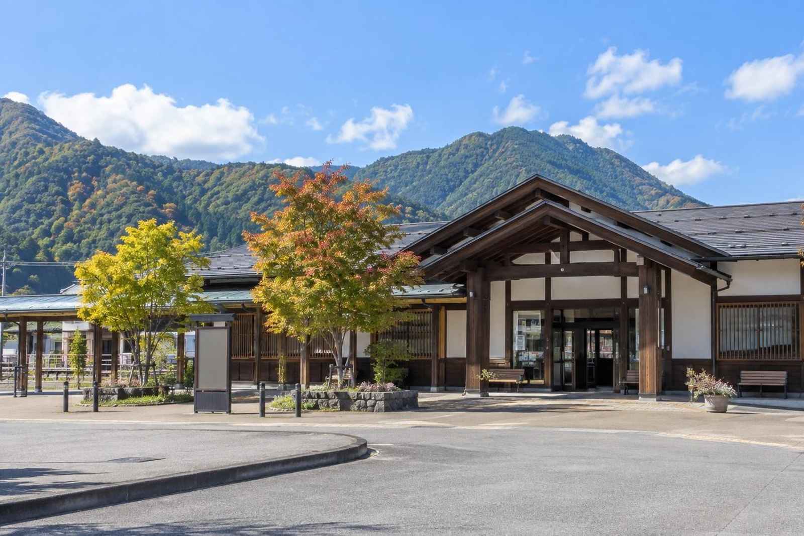 From Tokyo: 2-Day Hida Anime Places Customizable Tour 2