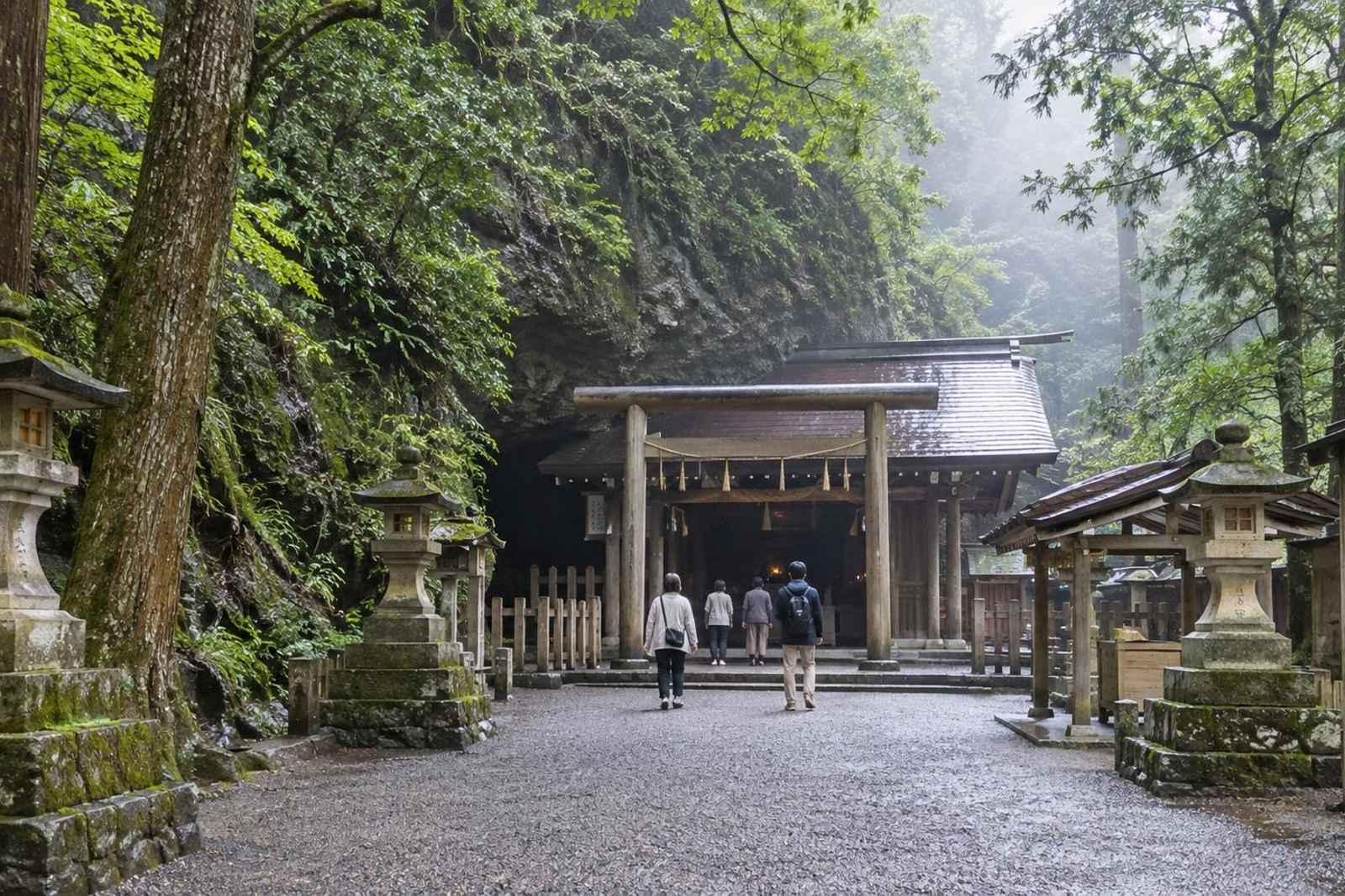 From Tokyo: 5-Day Takachiho & Kurokawa Customizable Tour 2